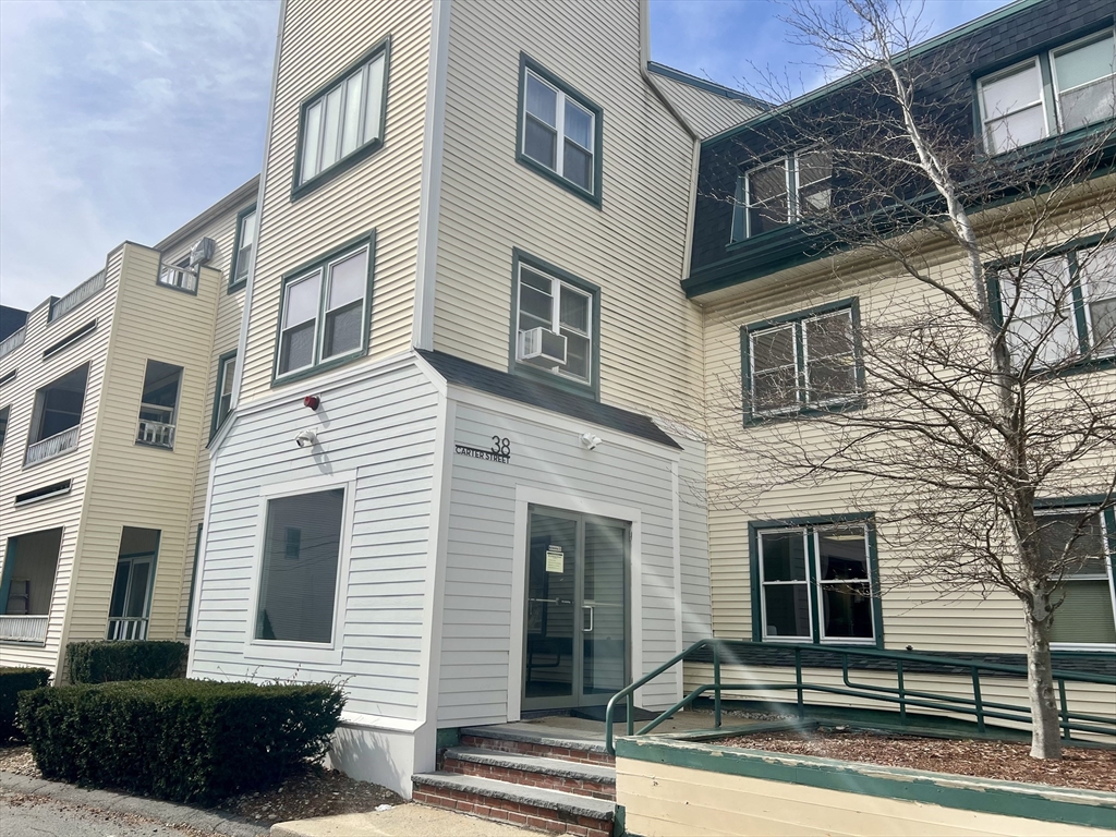 1 bed, 1 bath apartment for rent at 38 Carter St Unit 307, Everett