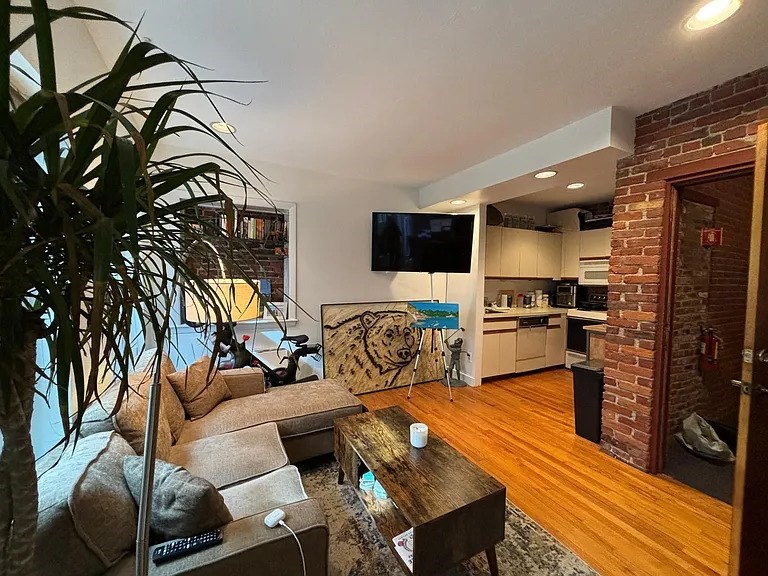 1 bed, 1 bath apartment for rent at 38 Charter St Unit 3R, Boston — photo 4 of 10
