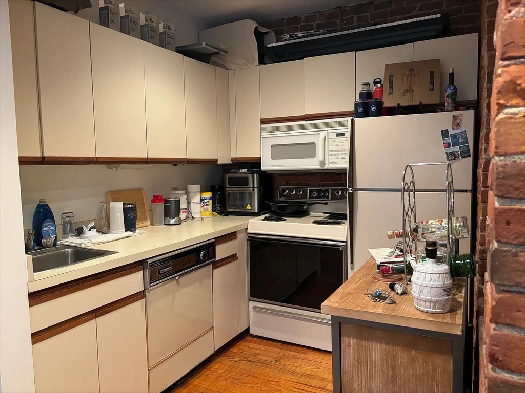 1 bed, 1 bath apartment for rent at 38 Charter St Unit 3R, Boston — photo 9 of 10