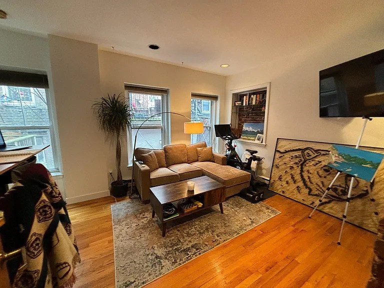 1 bed, 1 bath apartment for rent at 38 Charter St Unit 3R, Boston — photo 2 of 10