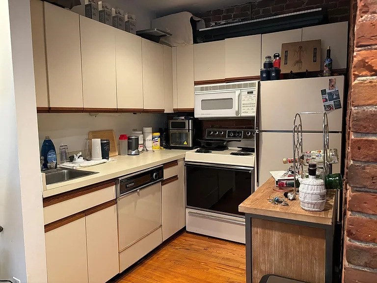 1 bed, 1 bath apartment for rent at 38 Charter St Unit 3R, Boston — photo 1 of 10
