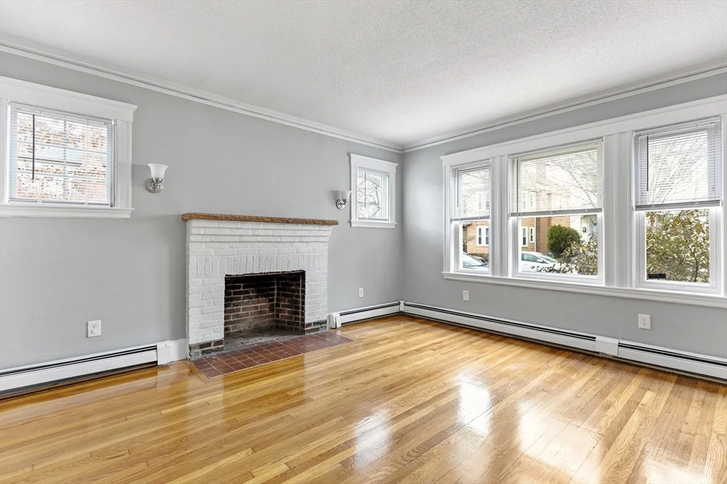 3 bed, 1 bath apartment for rent at 38 Claymoss Rd Unit 1, Brighton — photo 4 of 16