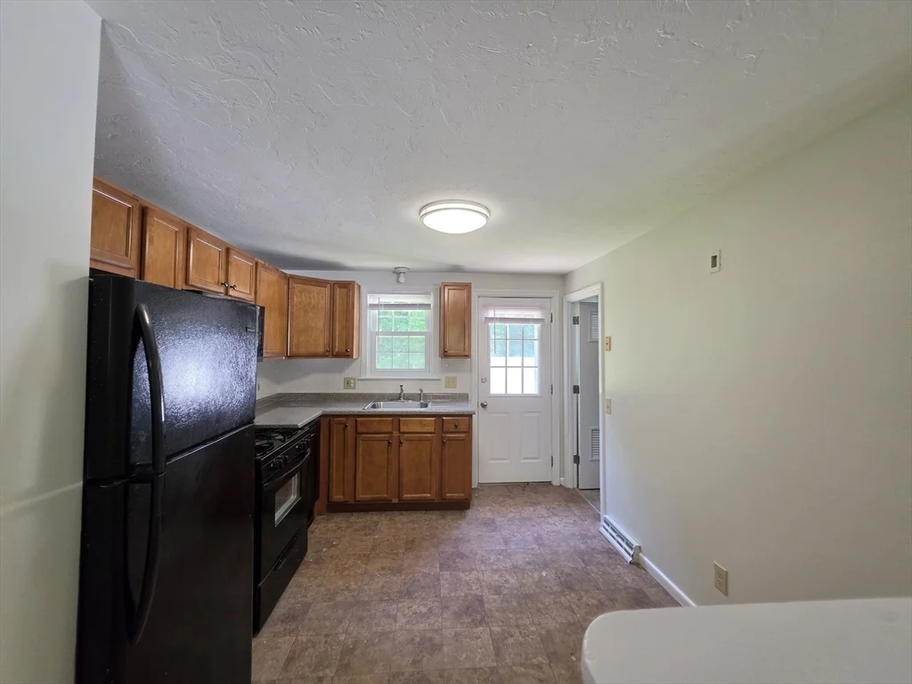 2 bed, 1 bath apartment for rent at 38 Cobb Unit 0, Rockland — photo 7 of 15