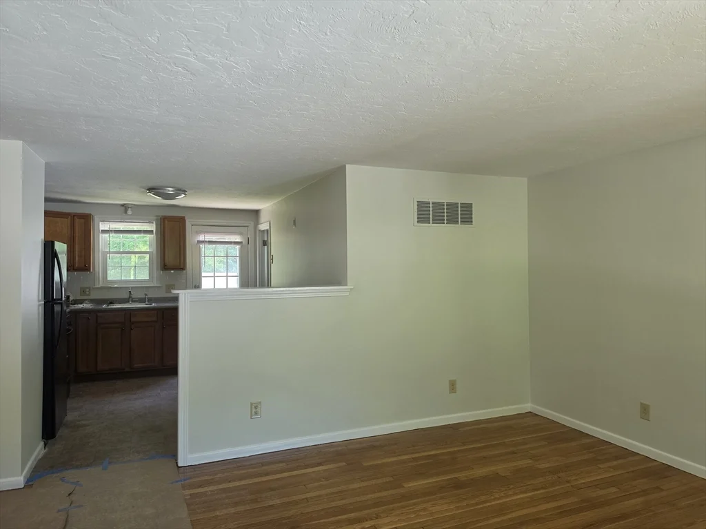 2 bed, 1 bath apartment for rent at 38 Cobb Unit 0, Rockland — photo 4 of 15