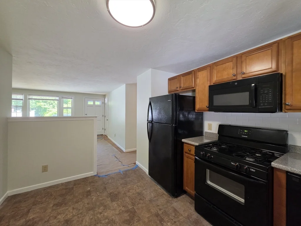 2 bed, 1 bath apartment for rent at 38 Cobb Unit 0, Rockland — photo 8 of 15