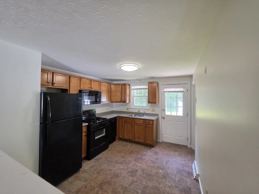 2 bed, 1 bath apartment for rent at 38 Cobb Unit 0, Rockland — photo 6 of 15