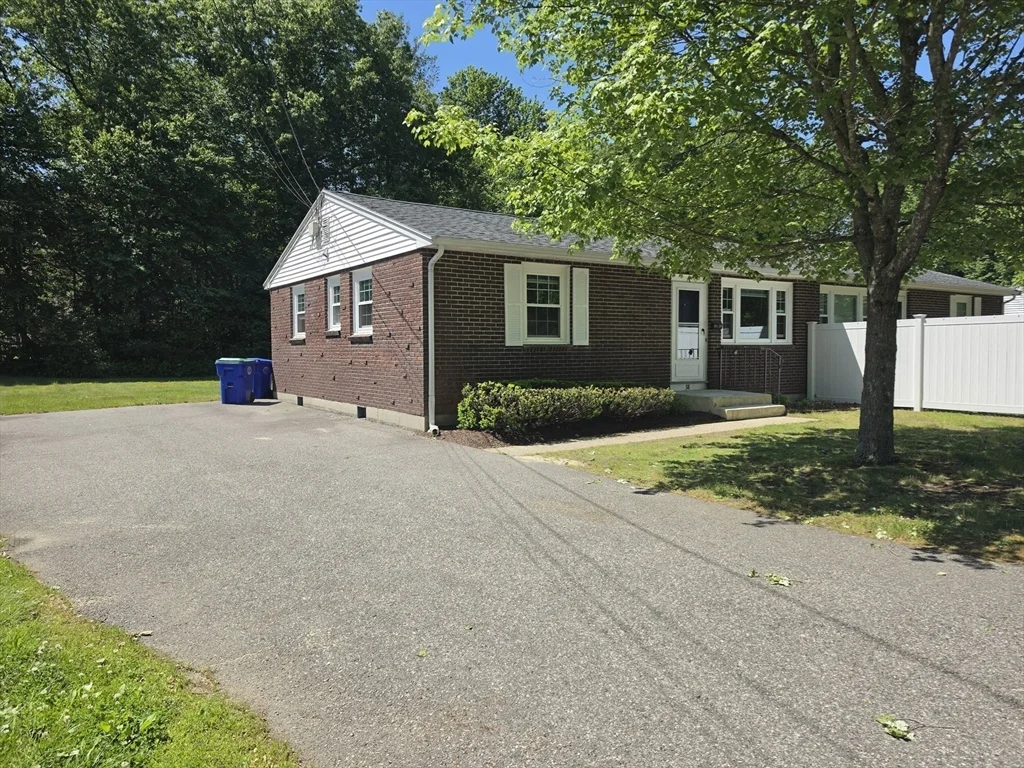 2 bed, 1 bath apartment for rent at 38 Cobb Unit 0, Rockland — photo 2 of 15