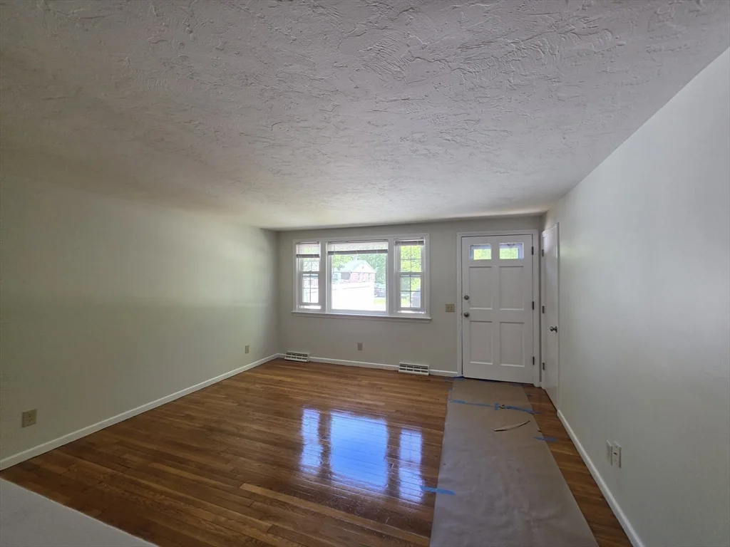 2 bed, 1 bath apartment for rent at 38 Cobb Unit 0, Rockland — photo 5 of 15