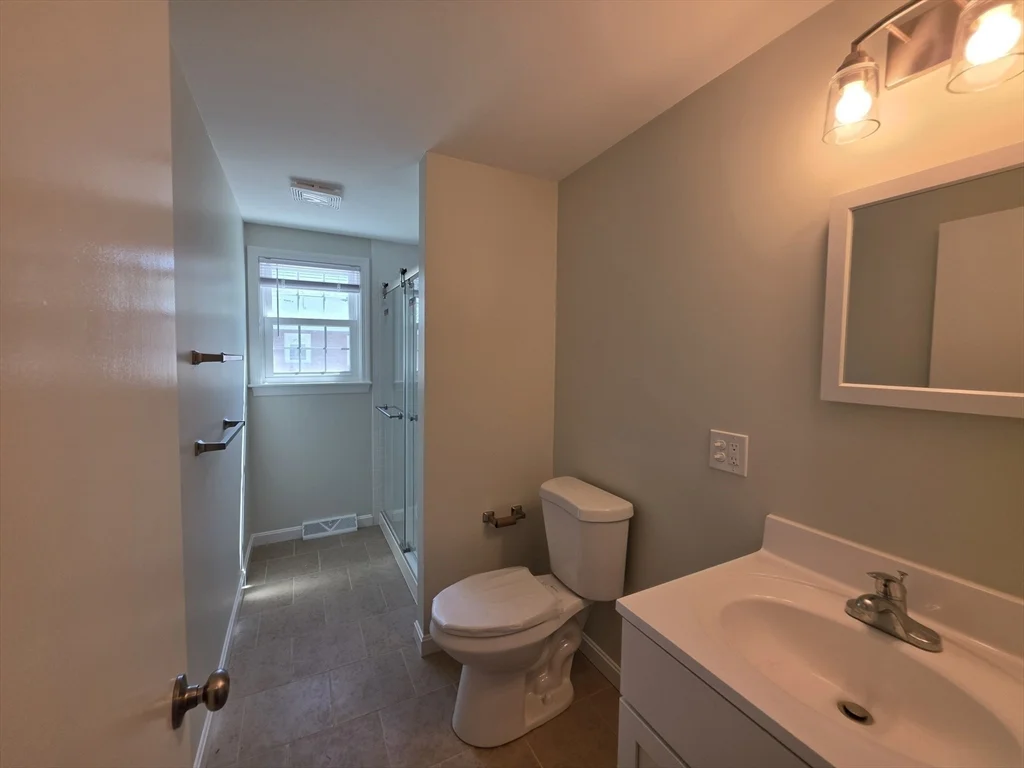 2 bed, 1 bath apartment for rent at 38 Cobb Unit 0, Rockland — photo 9 of 15