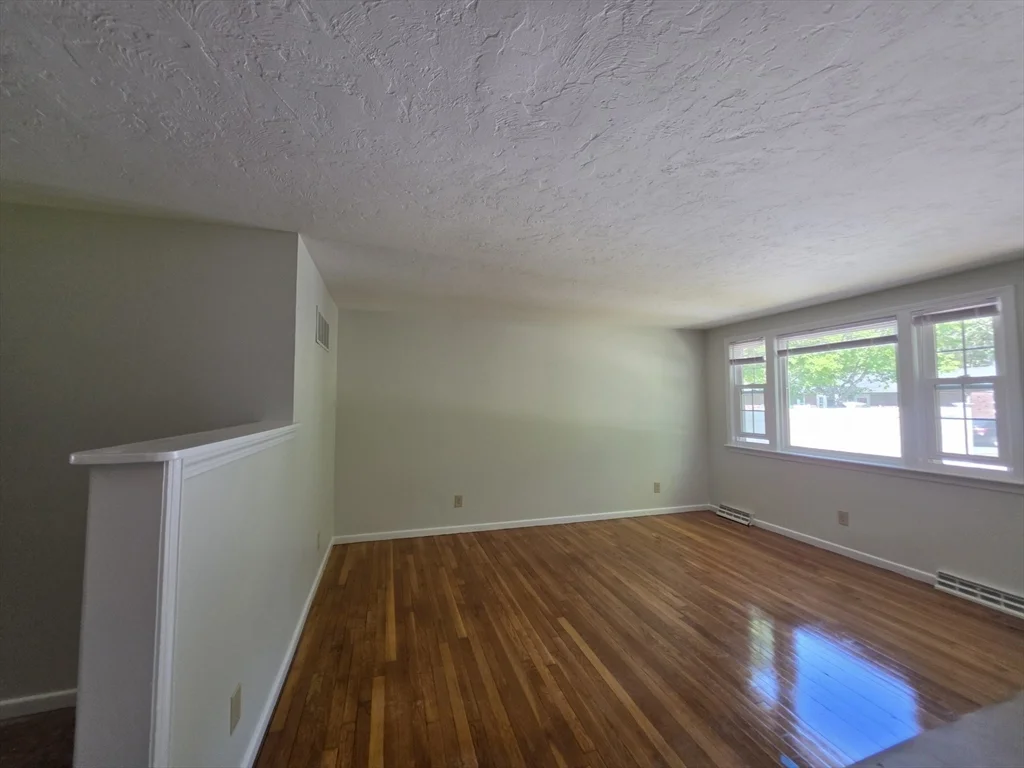 2 bed, 1 bath apartment for rent at 38 Cobb Unit 0, Rockland — photo 3 of 15