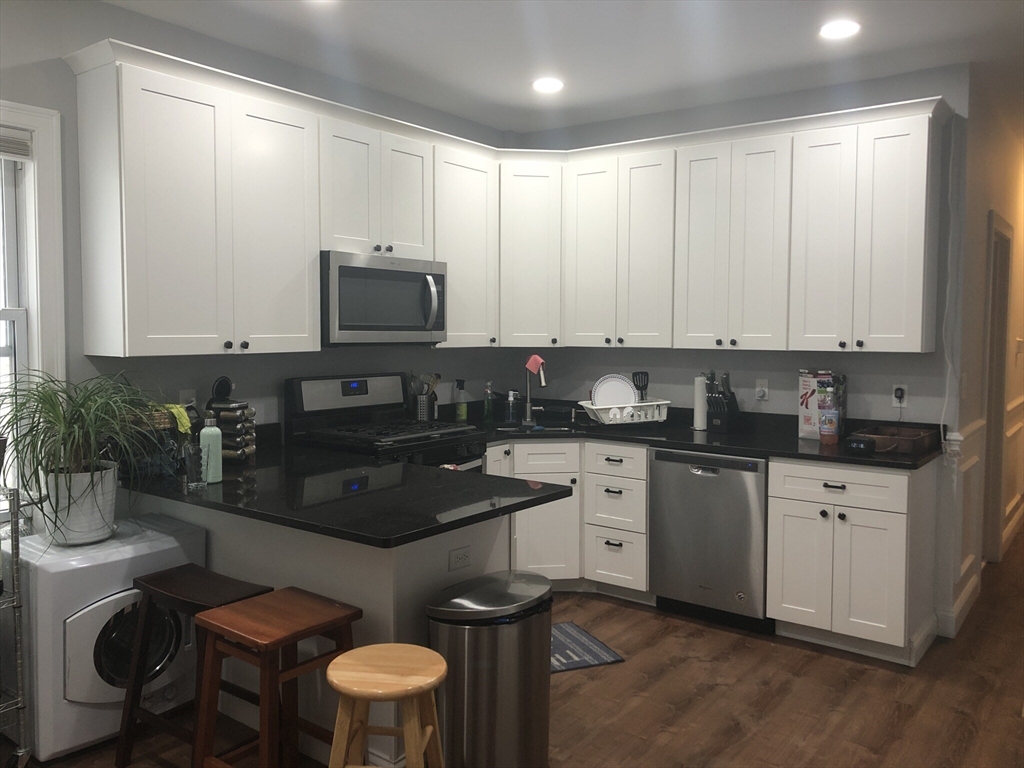 4 bed, 1 bath apartment for rent at 38 Crescent Ave Unit 1, Dorchester — photo 1 of 5