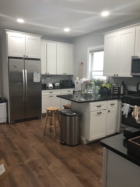 4 bed, 1 bath apartment for rent at 38 Crescent Ave Unit 1, Dorchester — photo 2 of 5
