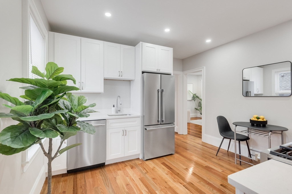 1 bed, 1 bath apartment for rent at 38 Dorset St Unit 1, Dorchester — photo 8 of 41