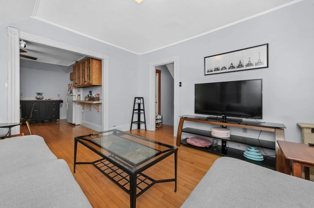 1 bed, 1 bath apartment for rent at 38 E Foster Unit 2, Melrose — photo 7 of 17