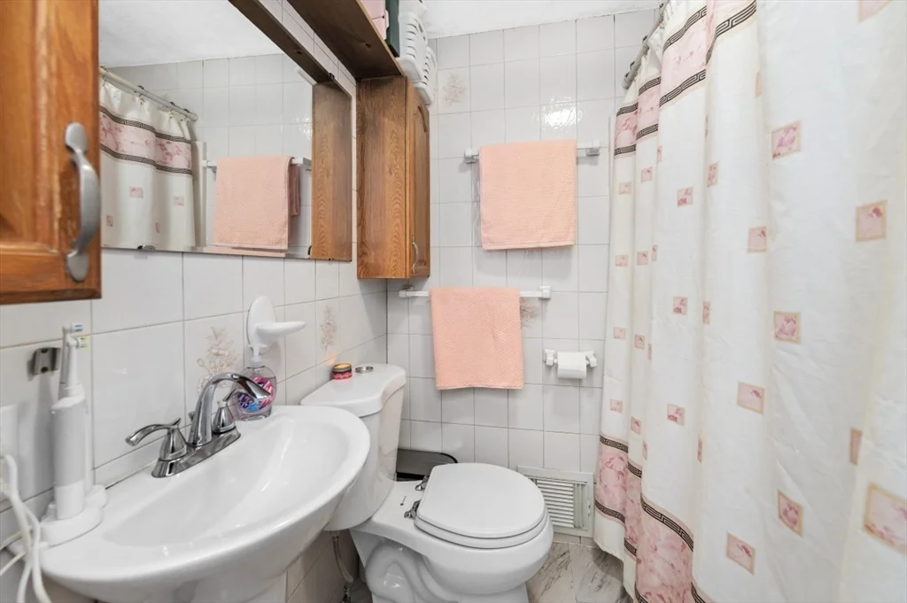 1 bed, 1 bath apartment for rent at 38 E Foster Unit 2, Melrose — photo 14 of 17