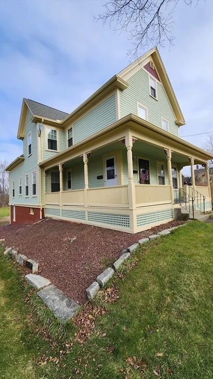 3 bed, 1 bath apartment for rent at 38 Elmwood Unit B, South Grafton — photo 24 of 27