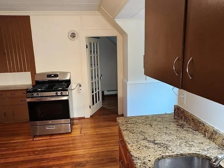 3 bed, 1 bath apartment for rent at 38 Elmwood Unit B, South Grafton — photo 4 of 27