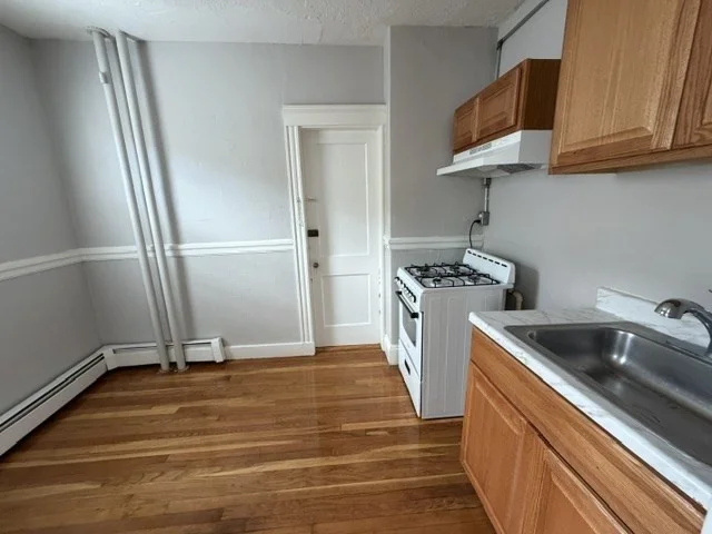 1 bed, 1 bath apartment for rent at 38 Estes St Unit 12, Lynn — photo 4 of 8