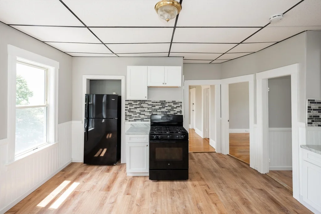 3 bed, 1 bath apartment for rent at 38 Everard St Unit U2, Worcester — photo 3 of 16