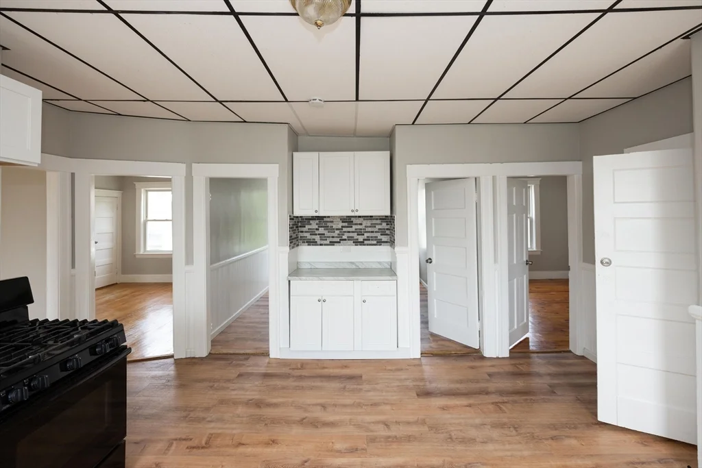 3 bed, 1 bath apartment for rent at 38 Everard St Unit U2, Worcester — photo 2 of 16