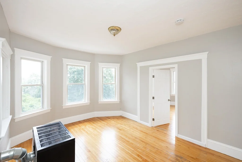3 bed, 1 bath apartment for rent at 38 Everard St Unit U2, Worcester — photo 5 of 16