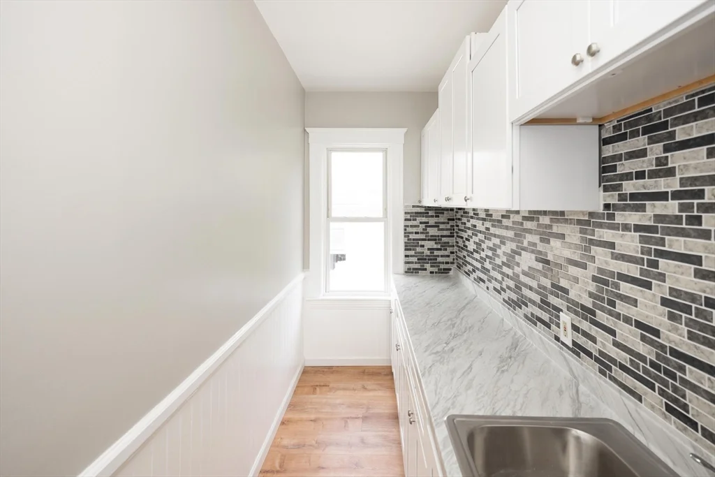 3 bed, 1 bath apartment for rent at 38 Everard St Unit U2, Worcester — photo 4 of 16