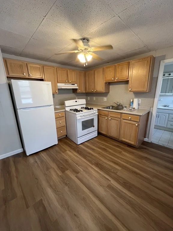 2 bed, 1 bath apartment for rent at 38 Everett St Unit 2, Medford — photo 3 of 29