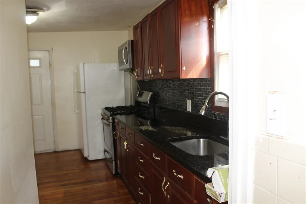 3 bed, 1 bath apartment for rent at 38 Fisk Ave, Magoun Square — photo 6 of 13