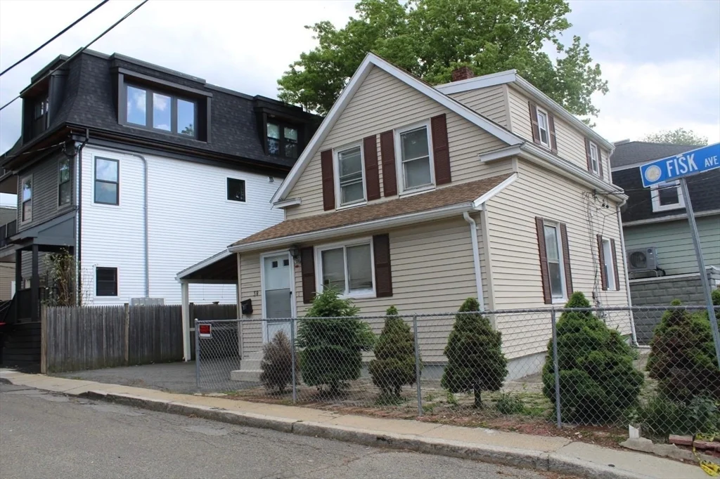 3 bed, 1 bath apartment for rent at 38 Fisk Ave, Magoun Square — photo 2 of 13