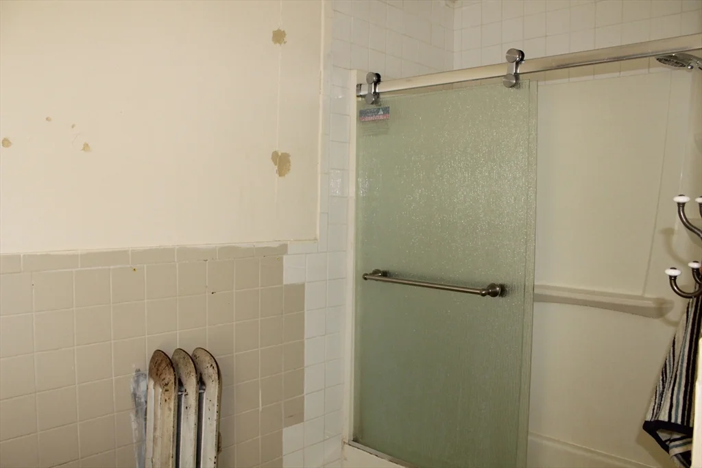 3 bed, 1 bath apartment for rent at 38 Fisk Ave, Magoun Square — photo 9 of 13