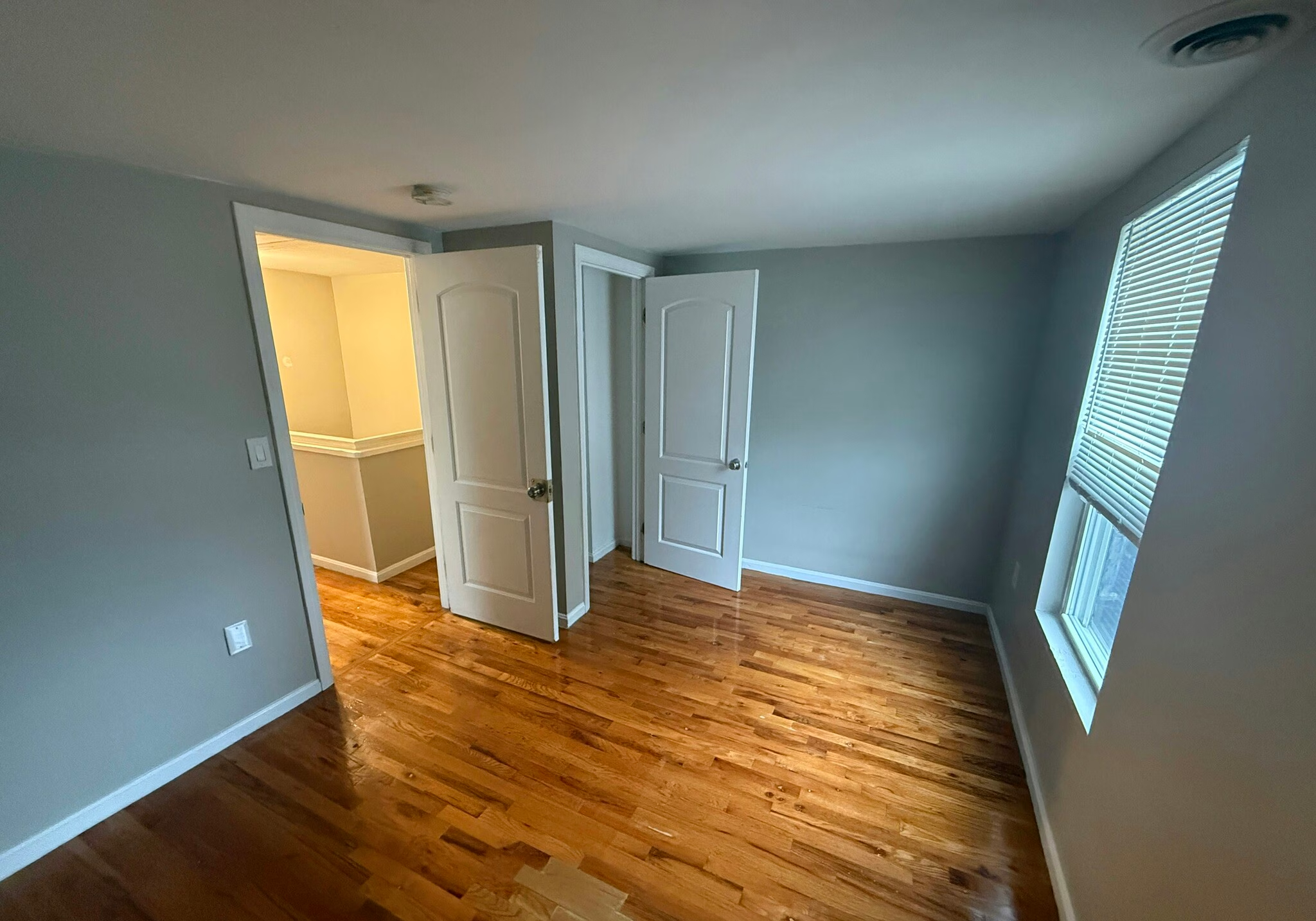 4 bed, 1 bath apartment for rent at 38 Forest Hills St Unit 2, Jamaica Plain — photo 3 of 10