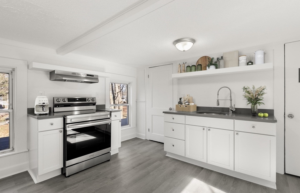 2 bed, 1 bath apartment for rent at 38 Forest St Unit 2, Danvers — photo 2 of 6
