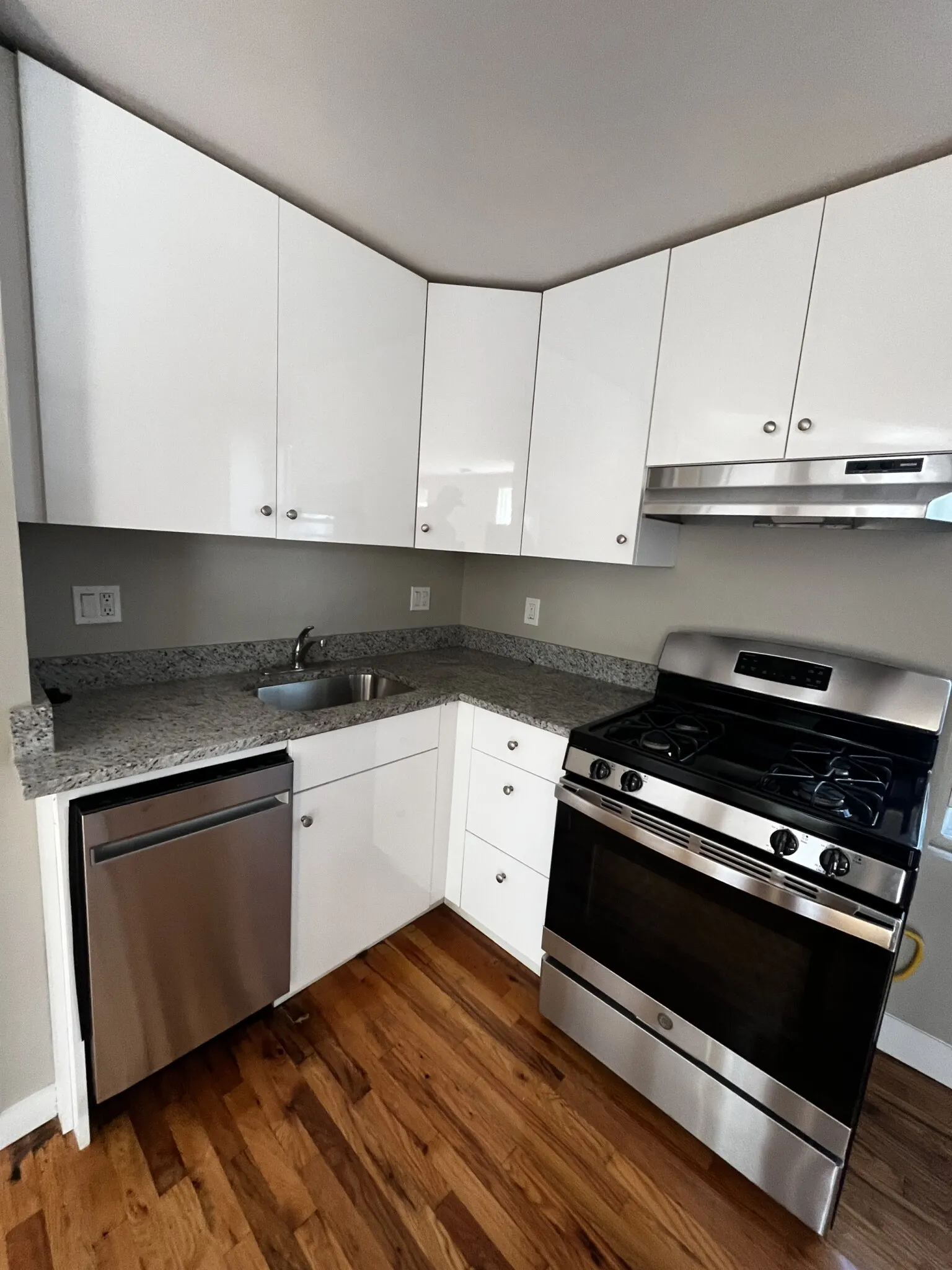 4 bed, 1 bath apartment for rent at 38 Forest St Unit 2, Roxbury — photo 9 of 14