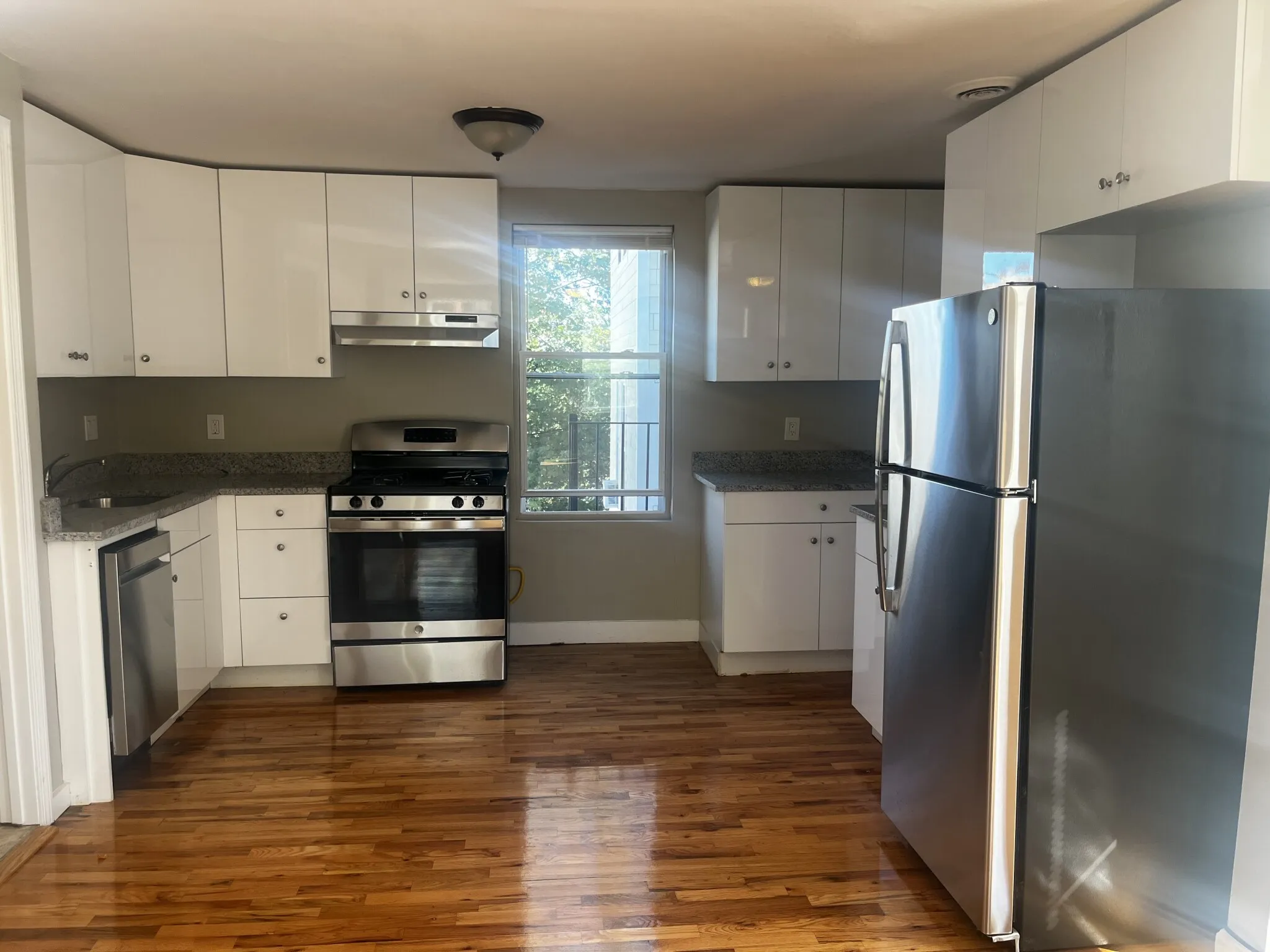 4 bed, 1 bath apartment for rent at 38 Forest St Unit 2, Roxbury — photo 3 of 14