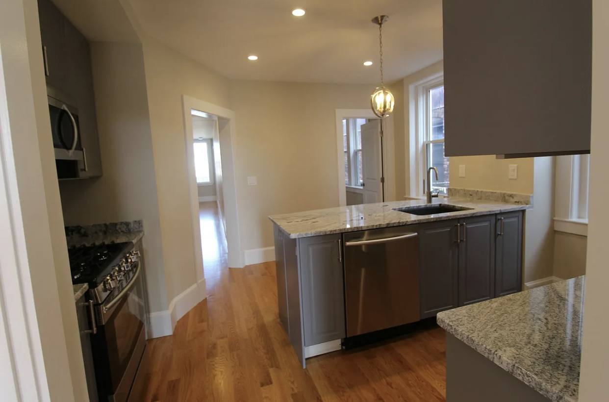 4 bed, 1 bath apartment for rent at 38 Frankfort St Unit 2, East Boston — photo 3 of 6
