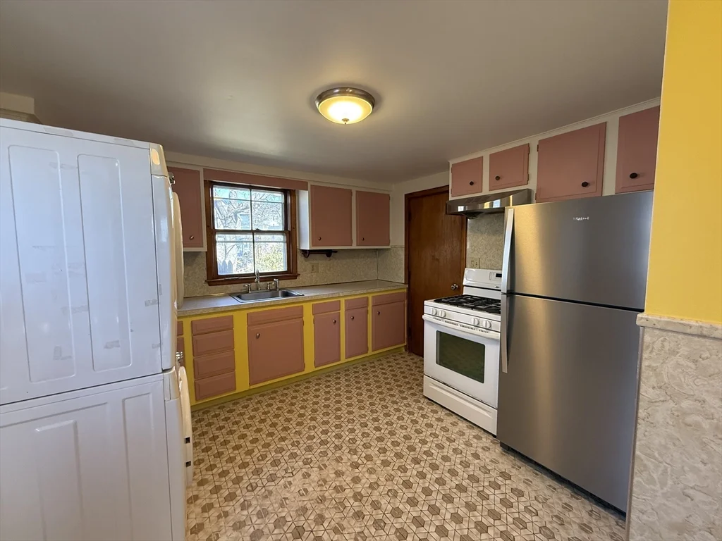 1 bed, 1 bath apartment for rent at 38 Friend St Unit 1, Gloucester — photo 6 of 9