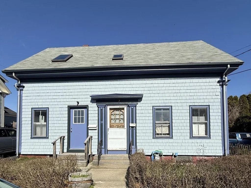 1 bed, 1 bath apartment for rent at 38 Friend St Unit 1, Gloucester — photo 1 of 9