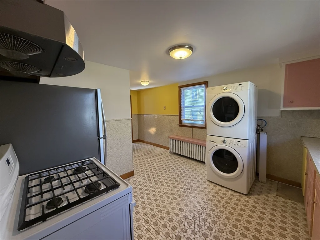 1 bed, 1 bath apartment for rent at 38 Friend St Unit 1, Gloucester — photo 5 of 9