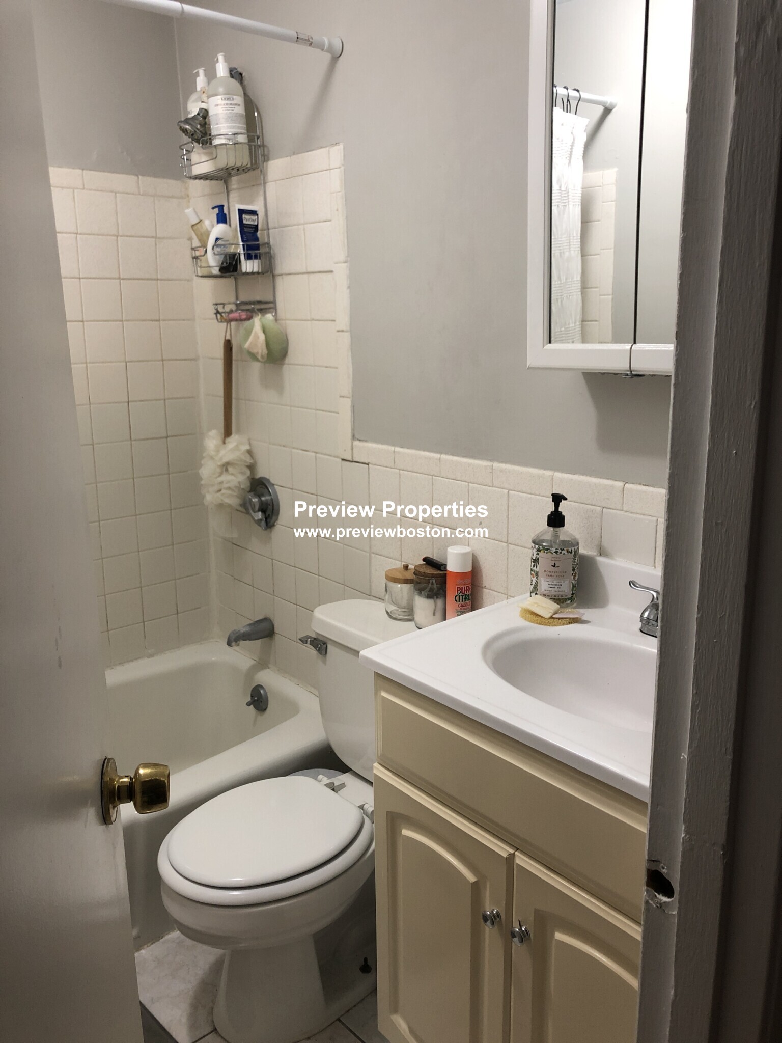 2 bed, 1 bath apartment for rent at 38 Garden St Unit 4P, Beacon Hill — photo 5 of 6