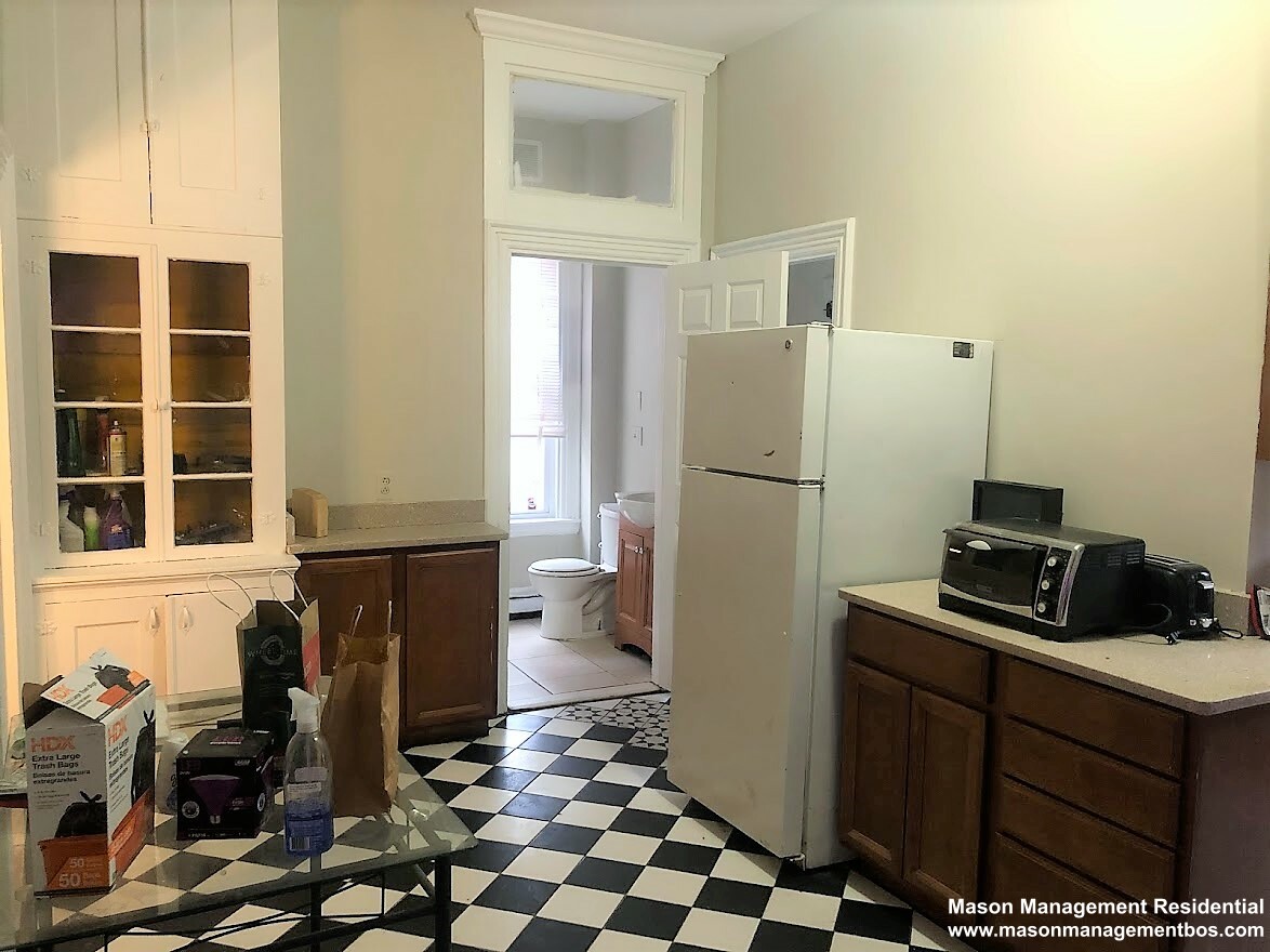 7 bed, 2 bath apartment for rent at 38 Gardner St Unit 2, Allston — photo 7 of 9