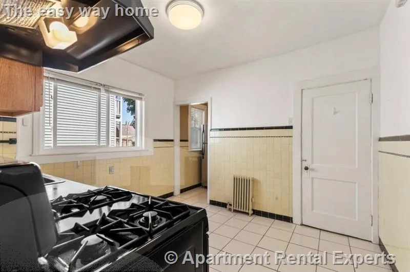 2 bed, 1 bath apartment for rent at 38 George St Unit 1, Tufts — photo 4 of 15