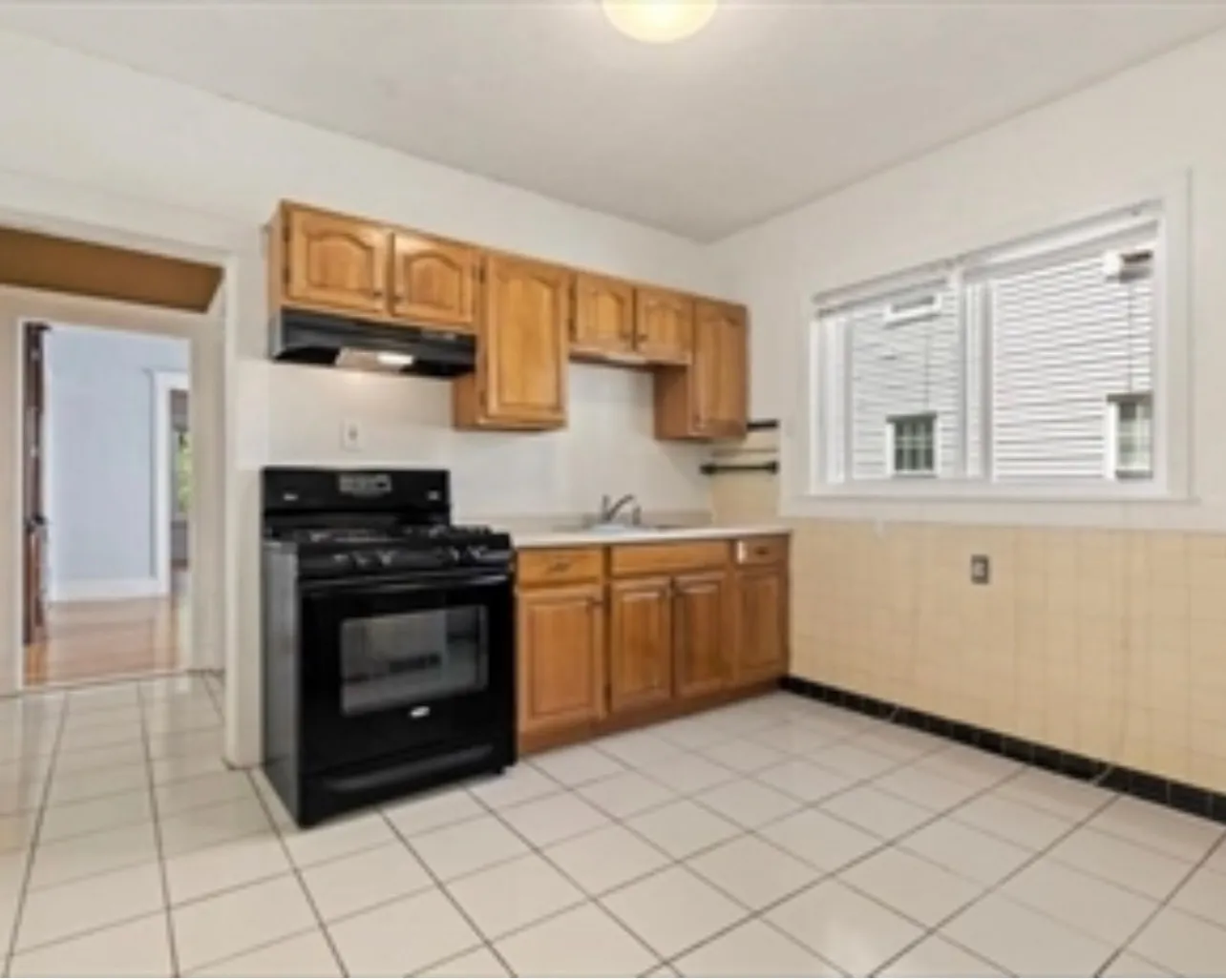 3 bed, 1 bath apartment for rent at 38 George St Unit 1A, South Medford — photo 2 of 17