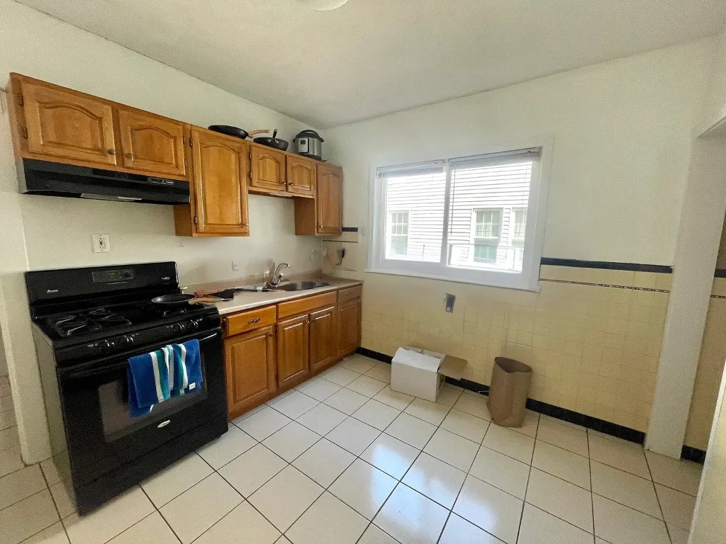 3 bed, 1 bath apartment for rent at 38 George St Unit 2, South Medford — photo 2 of 30