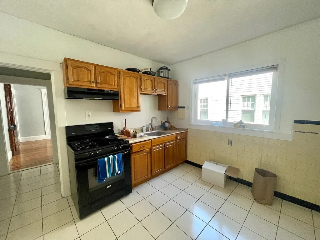 3 bed, 1 bath apartment for rent at 38 George St Unit 2, South Medford — photo 3 of 30