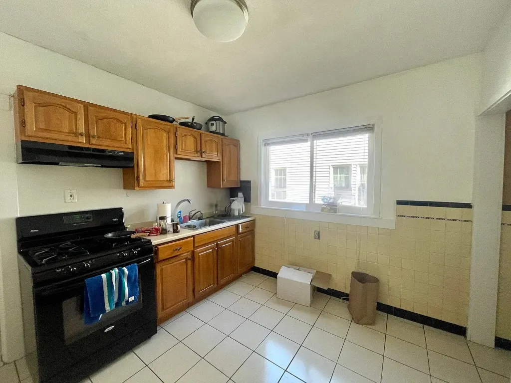 3 bed, 1 bath apartment for rent at 38 George St Unit 2, South Medford — photo 6 of 30