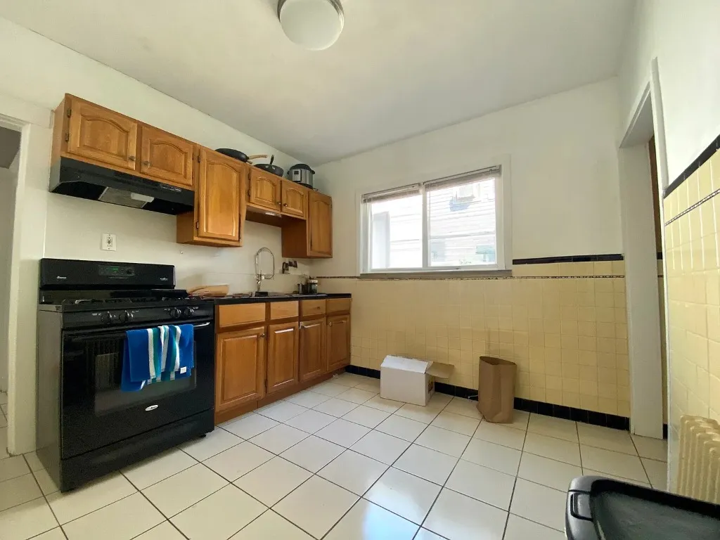 3 bed, 1 bath apartment for rent at 38 George St Unit 2, South Medford — photo 4 of 30