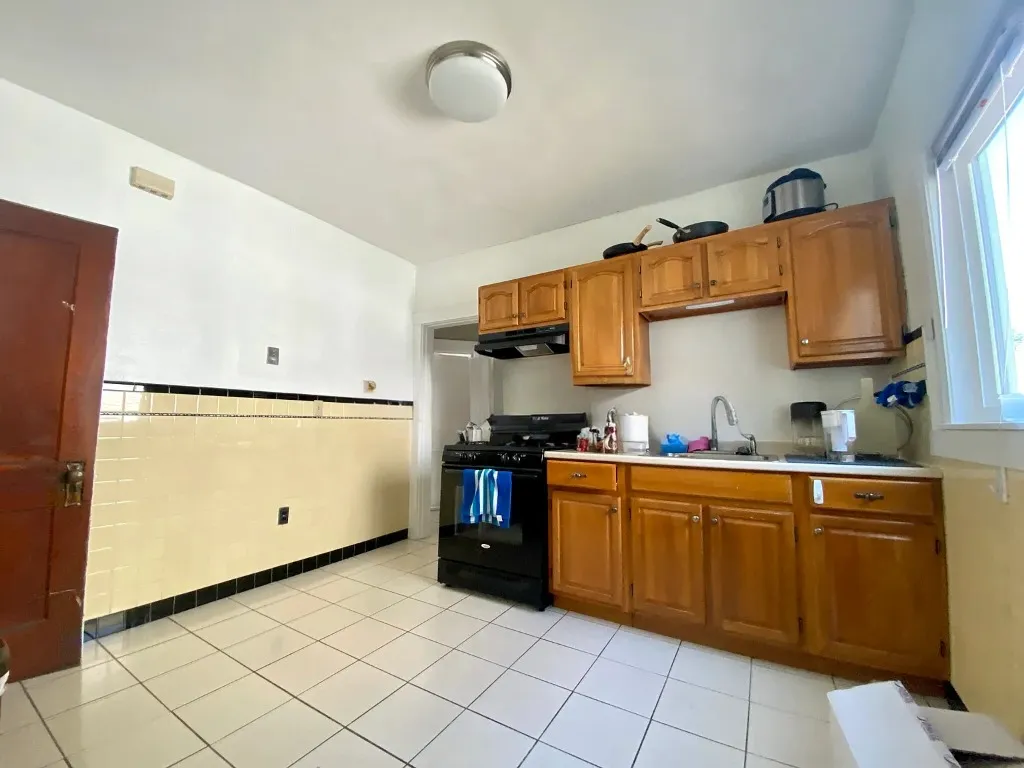 3 bed, 1 bath apartment for rent at 38 George St Unit 2, South Medford — photo 5 of 30