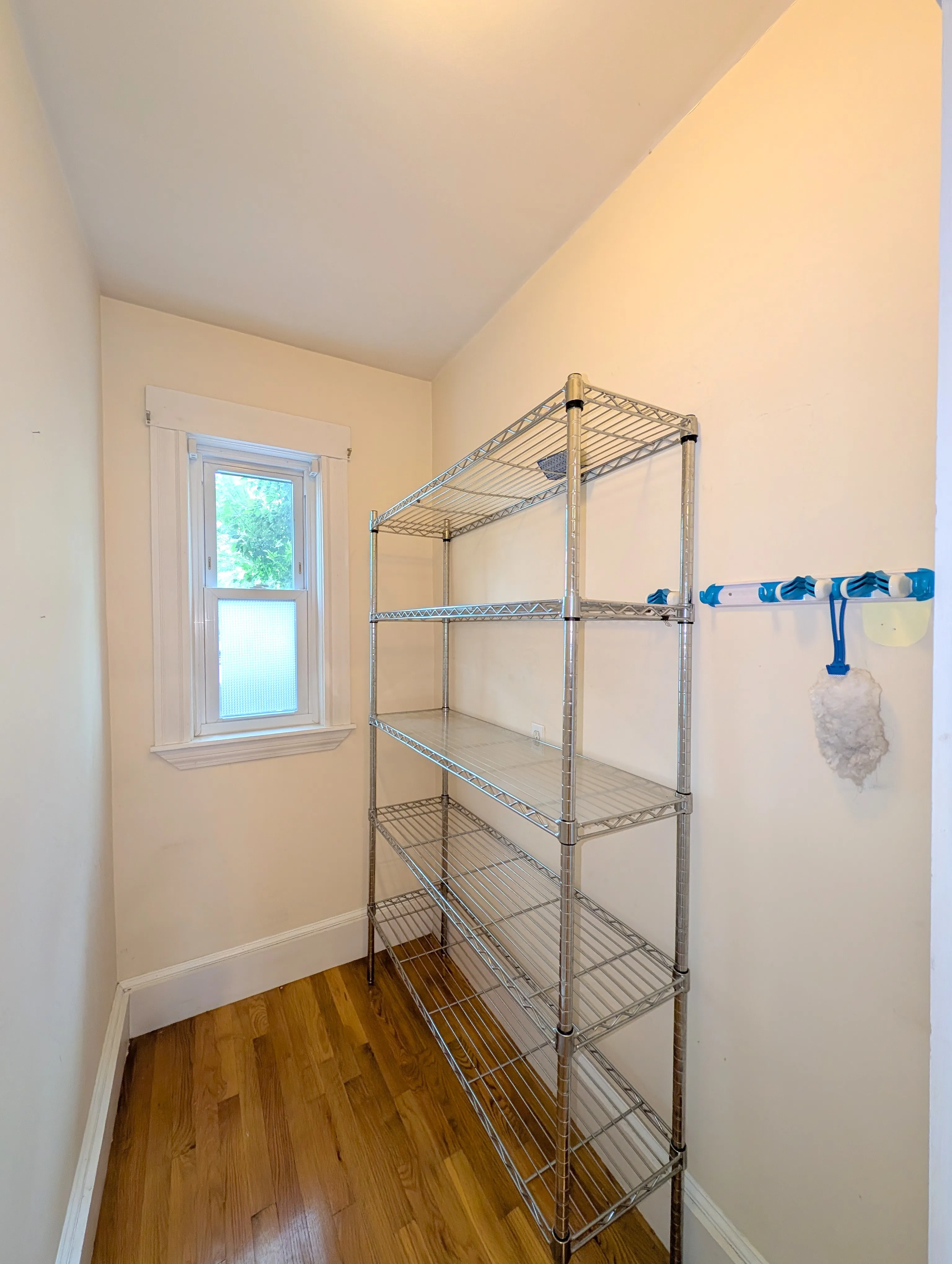 1.5 bed, 1 bath apartment for rent at 38 Gold Star Rd Unit 1, North Cambridge — photo 3 of 16