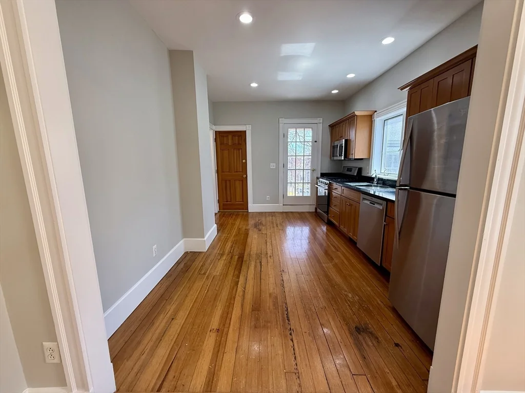 2 bed, 1 bath apartment for rent at 38 Goldsmith St Unit 3, Jamaica Plain — photo 11 of 23