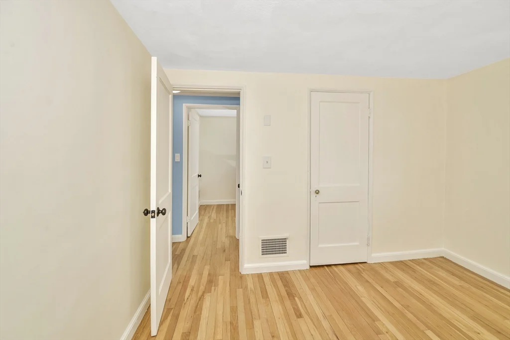 4 bed, 2 bath apartment for rent at 38 Grassmere Rd, Hyde Park — photo 17 of 26